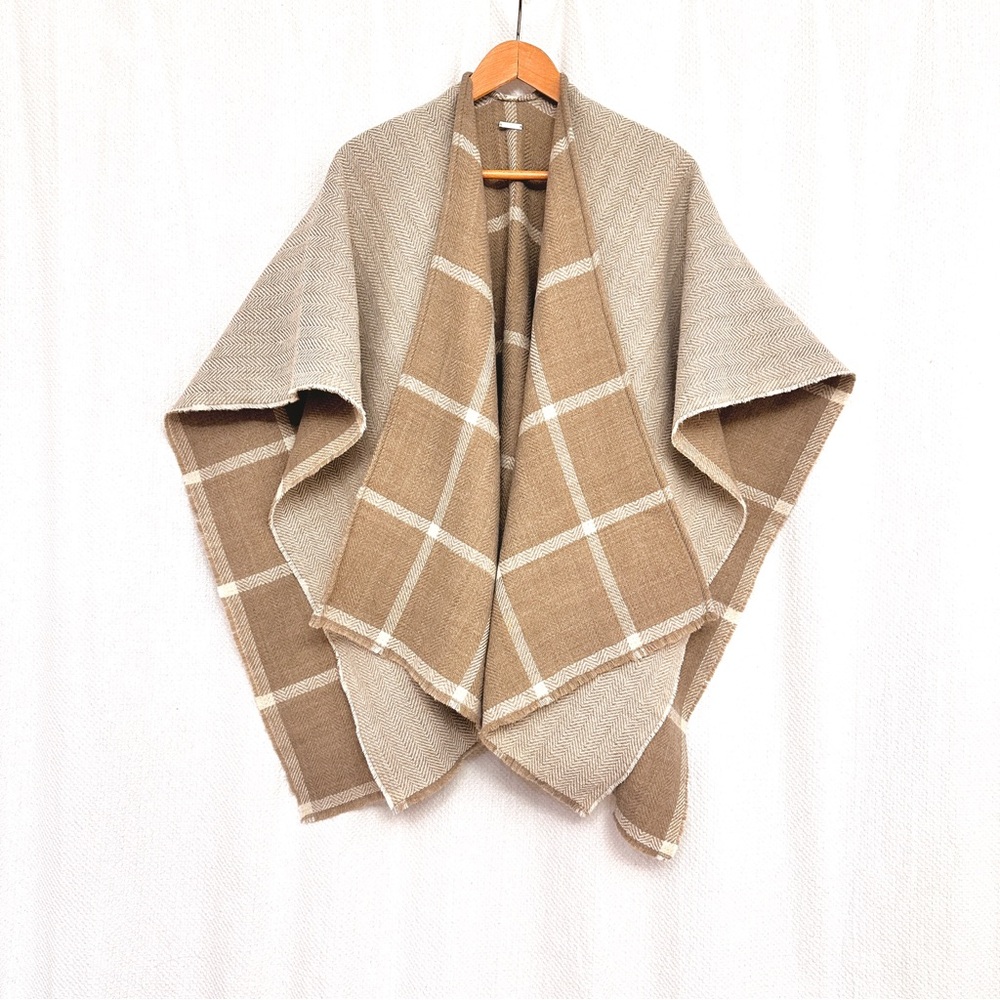 Lauren Ralph Lauren Tan and Cream Checkered Cape - Picture 3 of 7